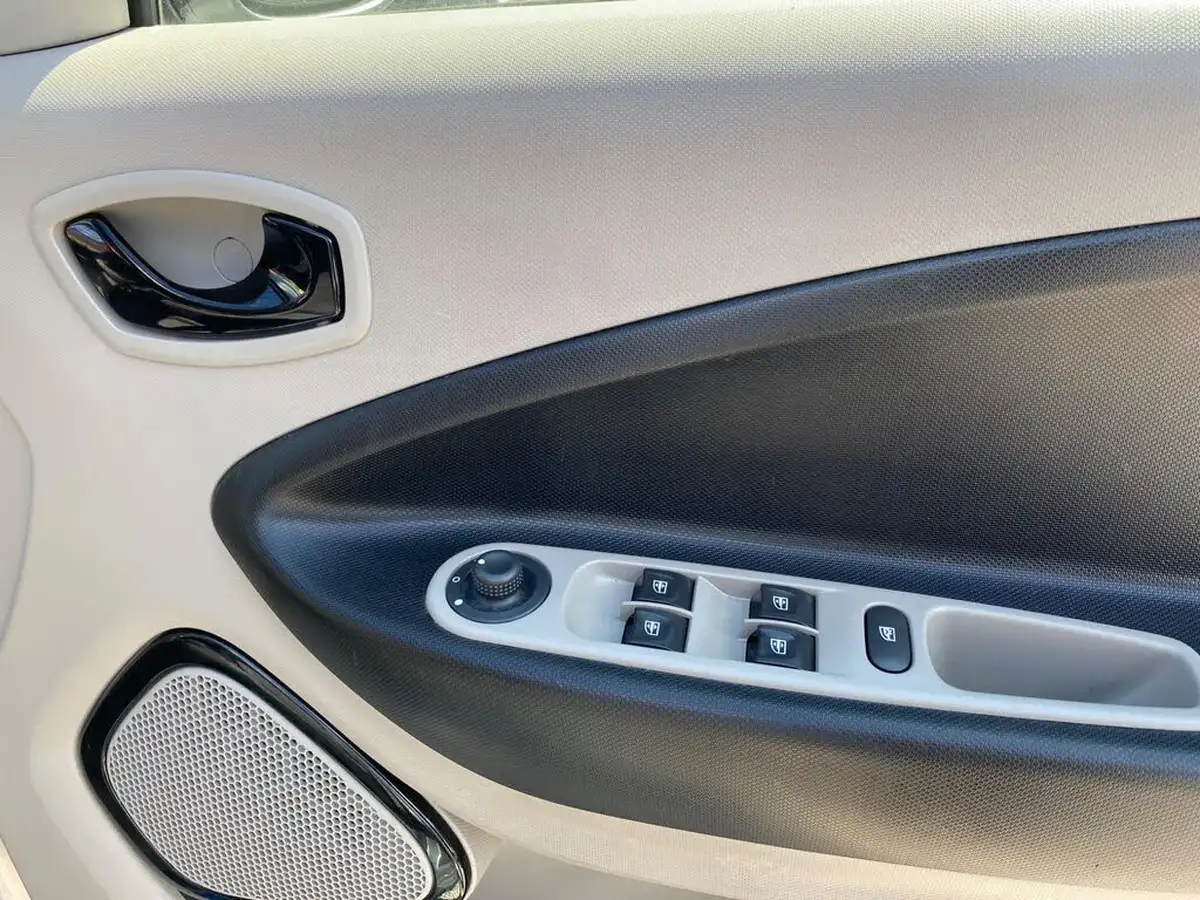 2018-renault-zoe-e-dynamique-nav-rapid-charge-big-35