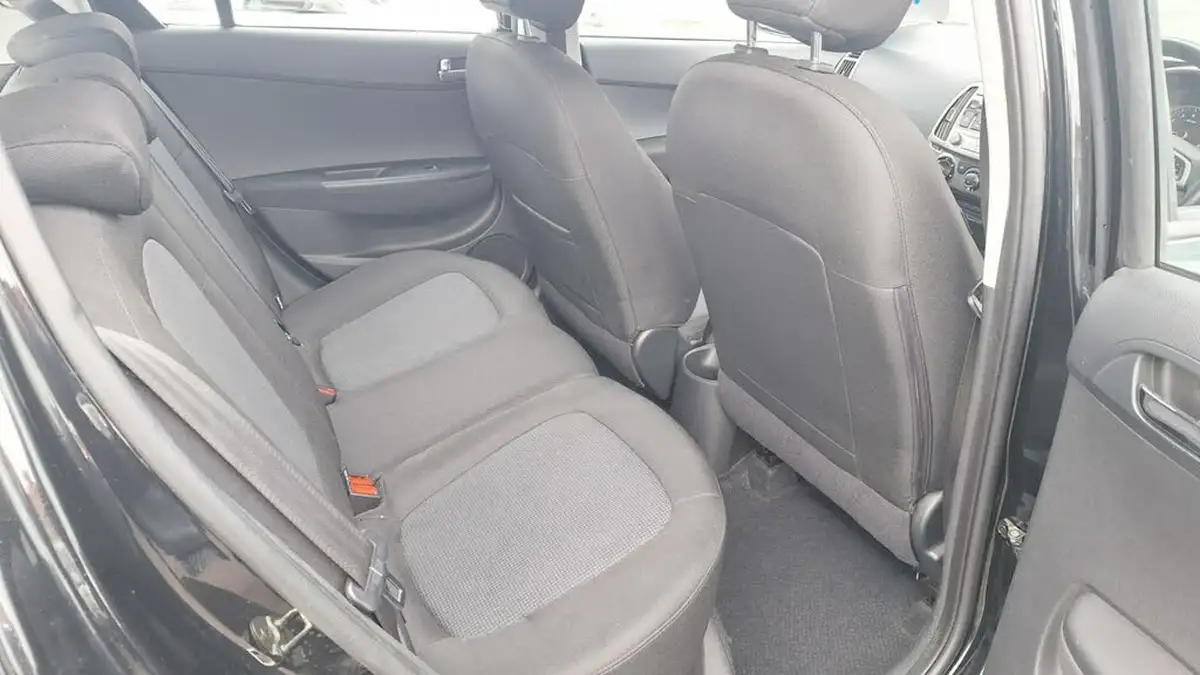 2013-hyundai-i20-14-active-100ps-auto-big-6