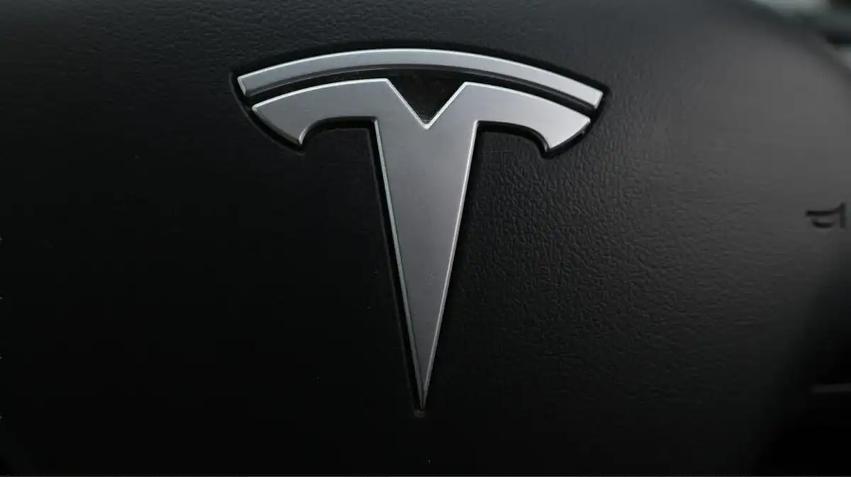 2022-tesla-model-y-e-long-range-big-22