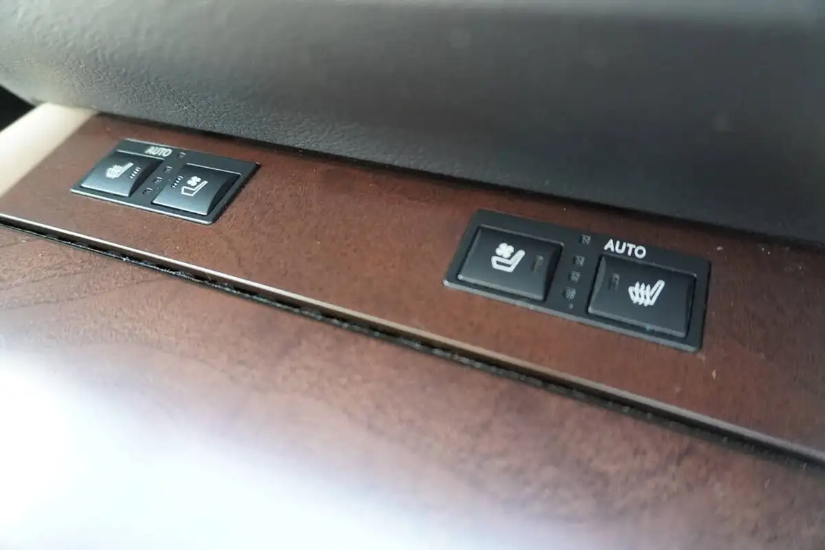 2014-lexus-gs-300h-25-premier-big-27