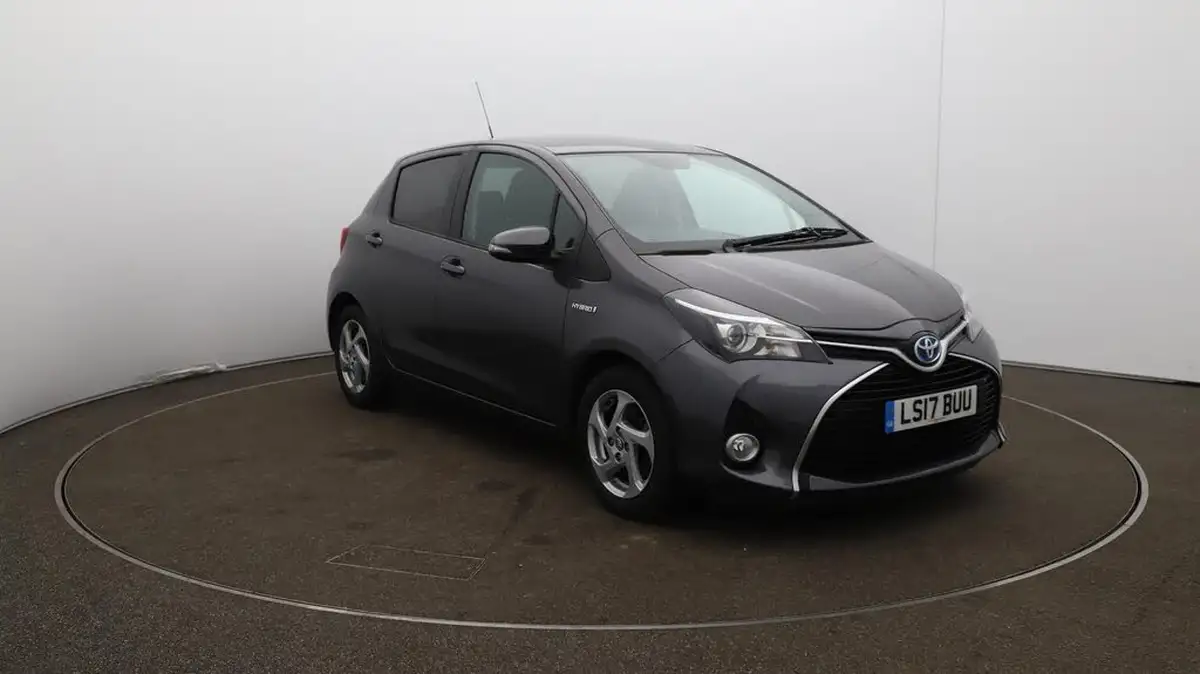 2017-toyota-yaris-15-vvt-i-icon-hybrid-big-43
