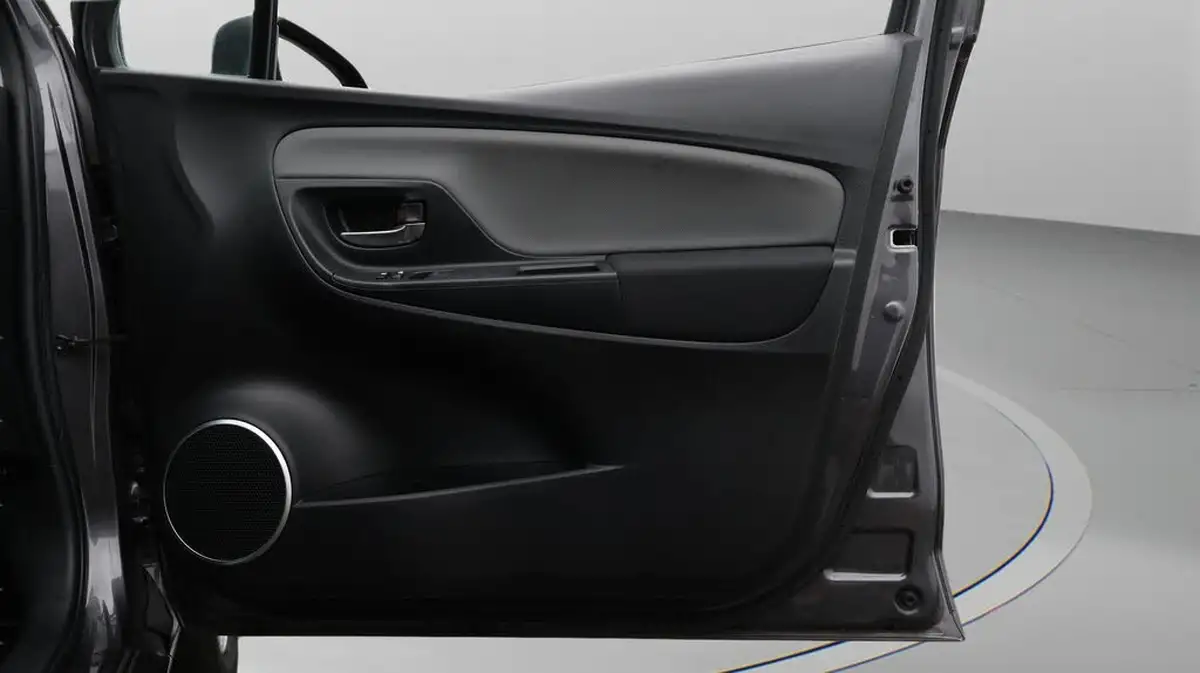 2017-toyota-yaris-15-vvt-i-icon-hybrid-big-15