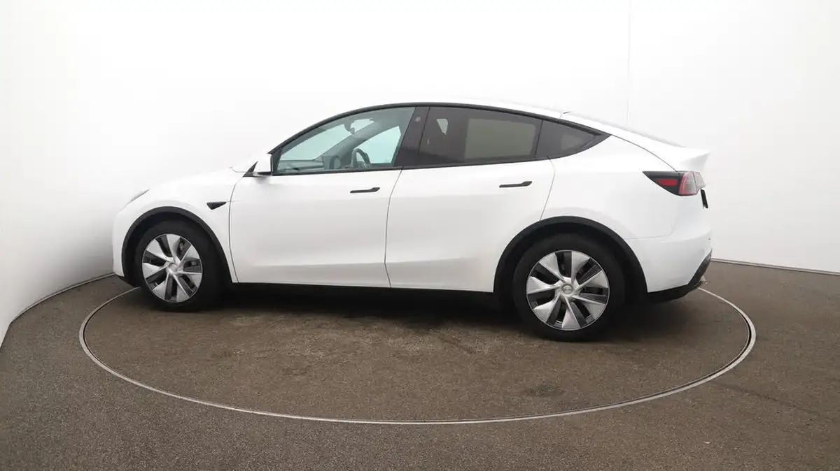 2022-tesla-model-y-e-long-range-big-60