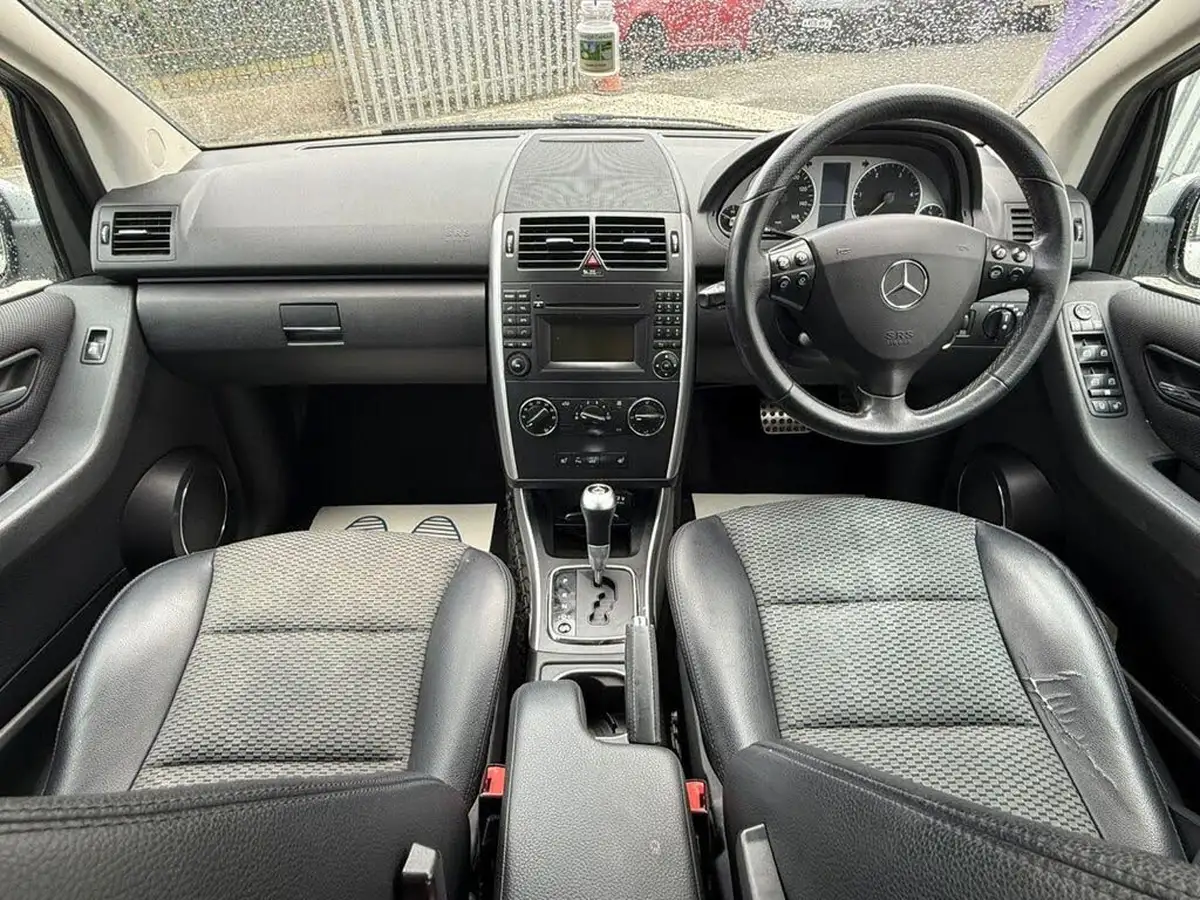 2012-mercedes-benz-a-class-20td-a180-avantgarde-se-cvt-big-17