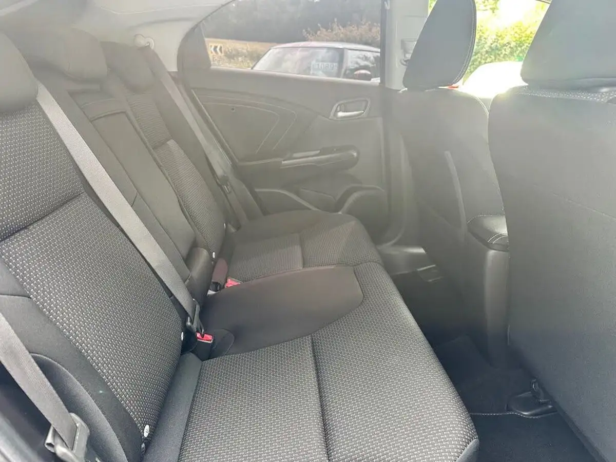 2016-honda-civic-18-i-vtec-se-plus-navi-hatchback-auto-big-17