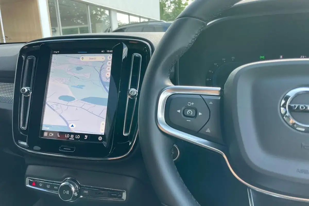 2024-volvo-xc40-20-b3-plus-big-34