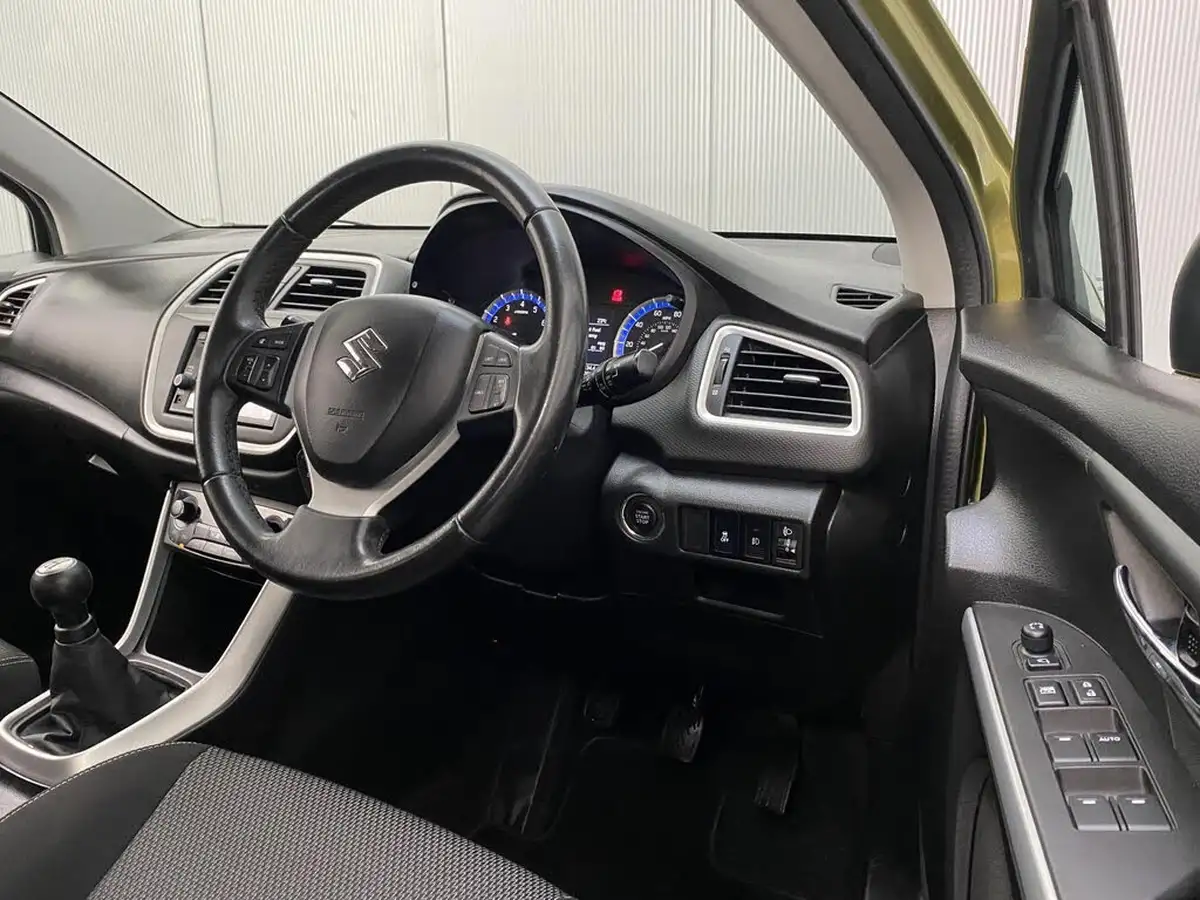 2014-suzuki-s-cross-16-sz-t-big-45