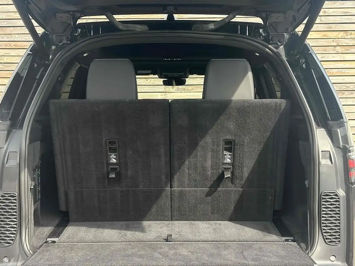 2023-land-rover-discovery-30-d300-dynamic-hse-big-25