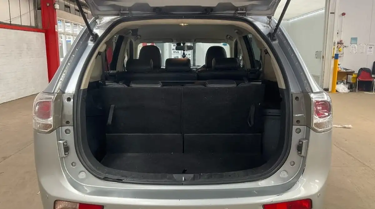 2013-mitsubishi-outlander-22di-d-gx3-7st-big-8