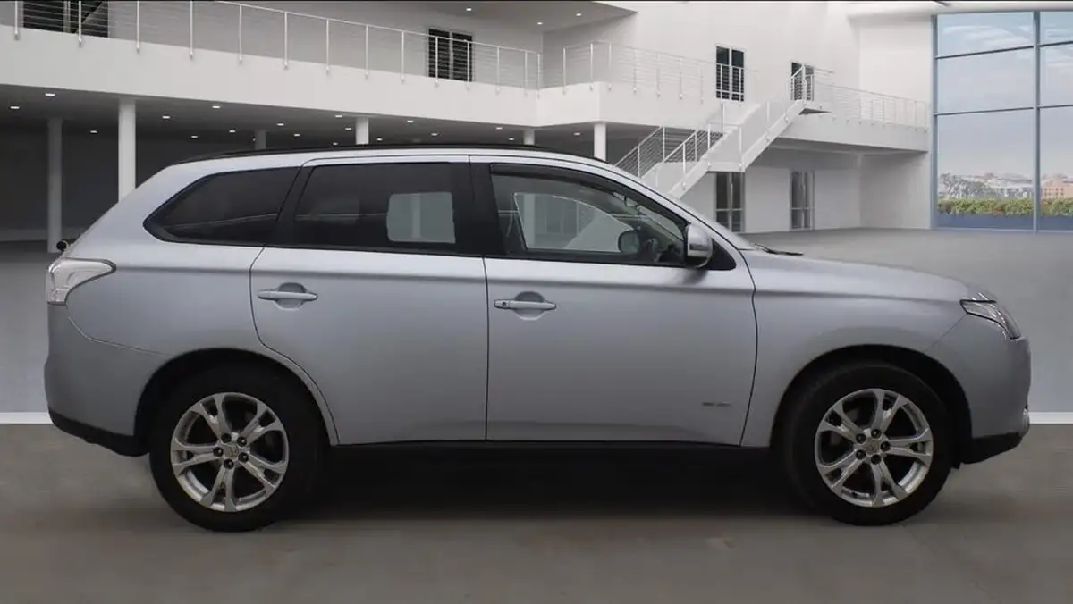 2013-mitsubishi-outlander-22di-d-gx3-7st-big-4