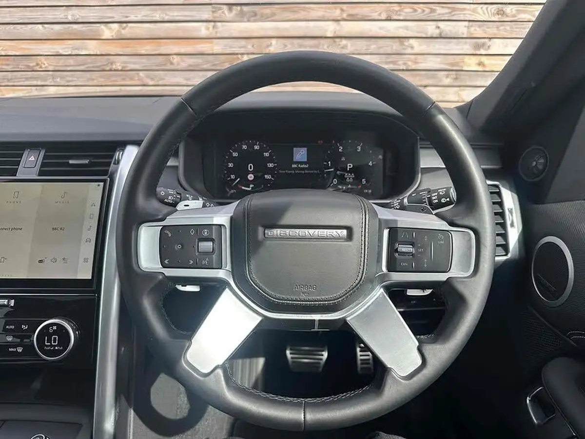 2023-land-rover-discovery-30-d300-dynamic-hse-big-1
