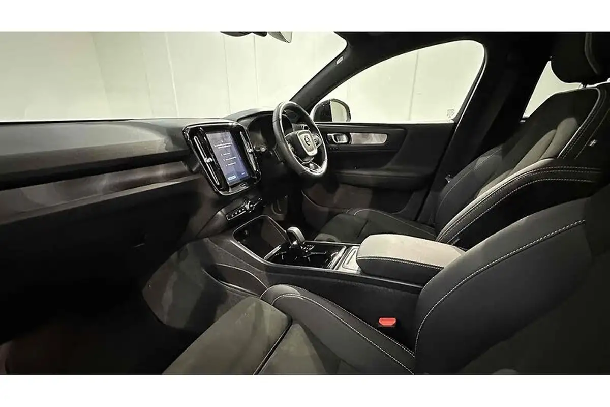 2022-volvo-c40-e-twin-recharge-pro-big-21