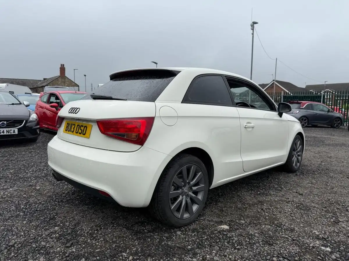 2013-audi-a1-14-sport-tfsi-122ps-hatchback-3d-1390cc-big-2