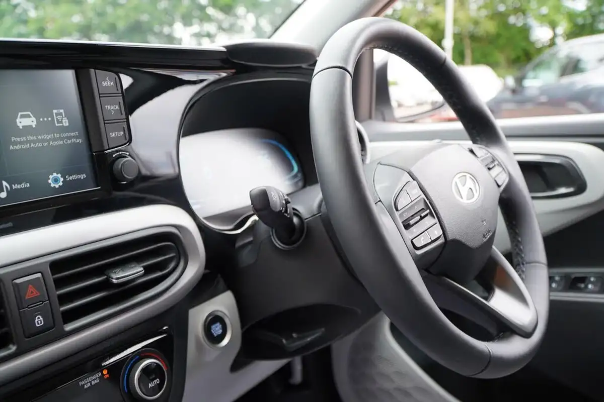 2024-hyundai-i10-12-premium-84ps-big-35