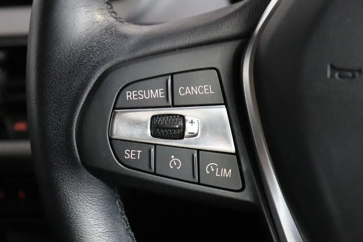 2021-bmw-1-series-20td-118d-se-lcp-big-23