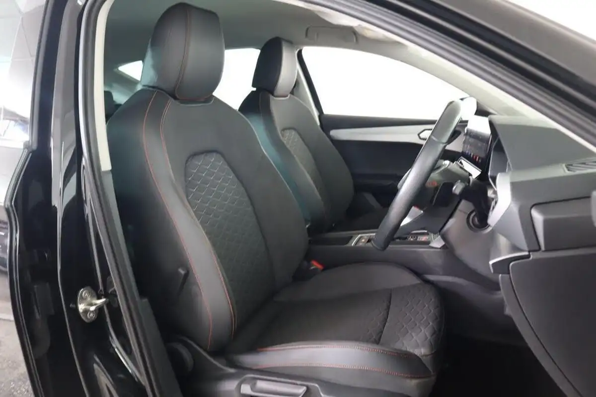 2021-seat-leon-15-etsi-fr-hatchback-big-13