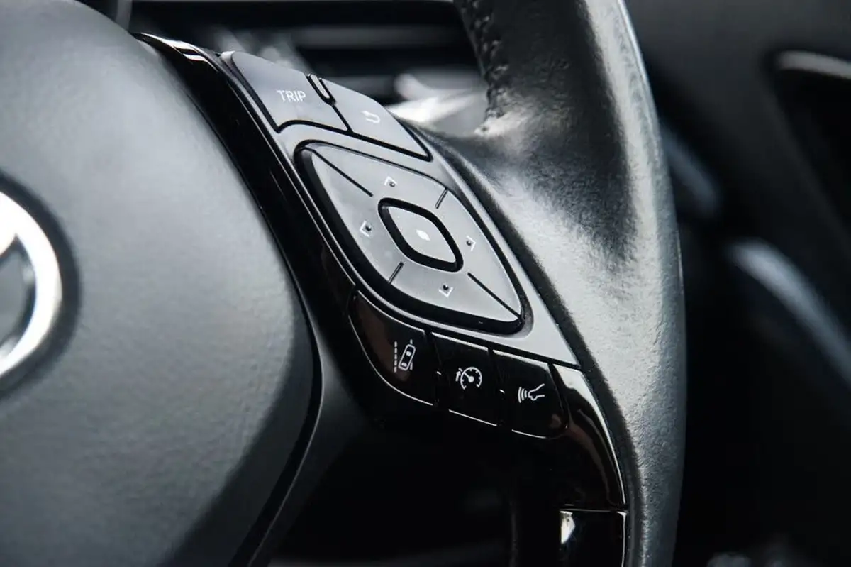 2021-toyota-c-hr-18-vvt-i-design-big-11