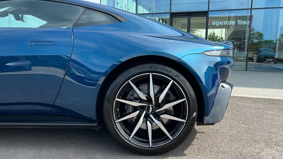 2019-aston-martin-vantage-40-v8-vantage-big-18