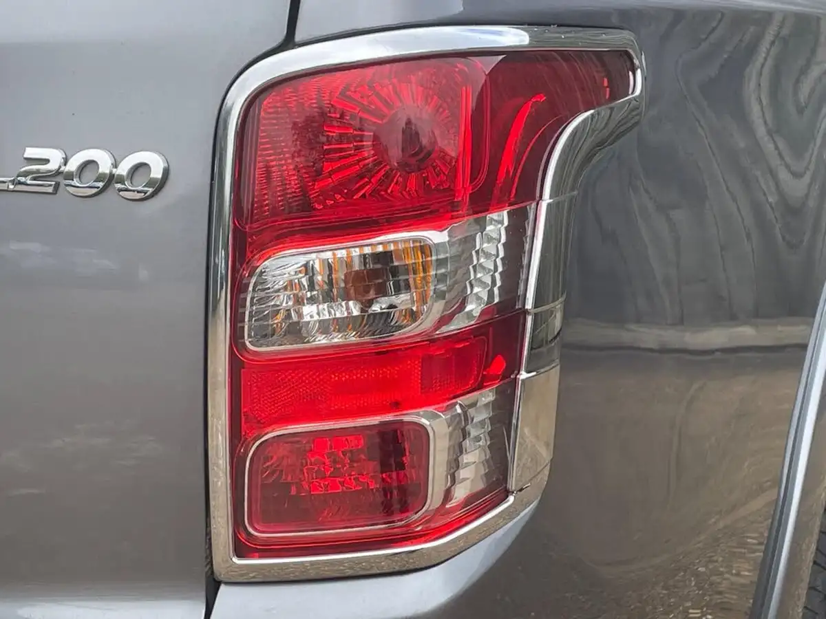 2018-mitsubishi-l200-24di-d-barbarian-eu6-big-45