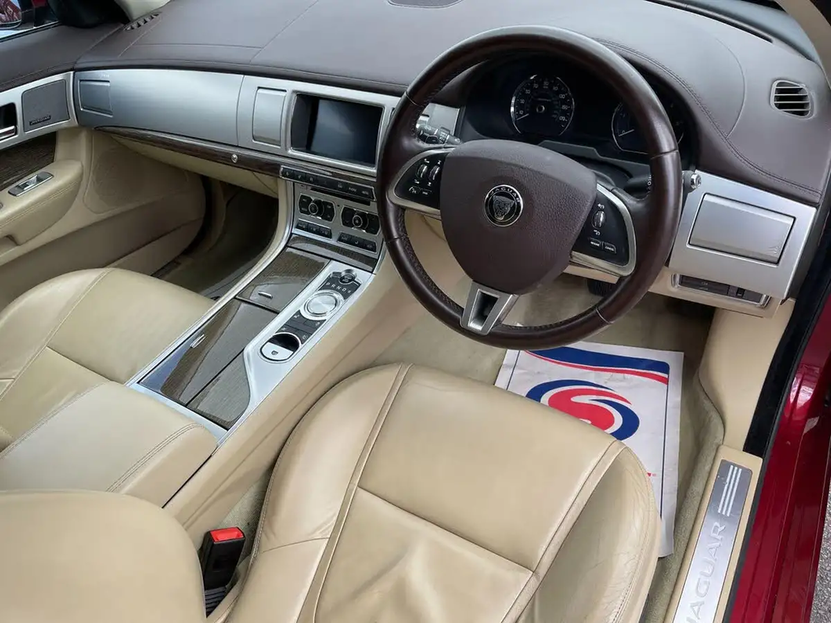 2014-jaguar-xf-30td-premium-luxury-sportbrake-5d-big-59