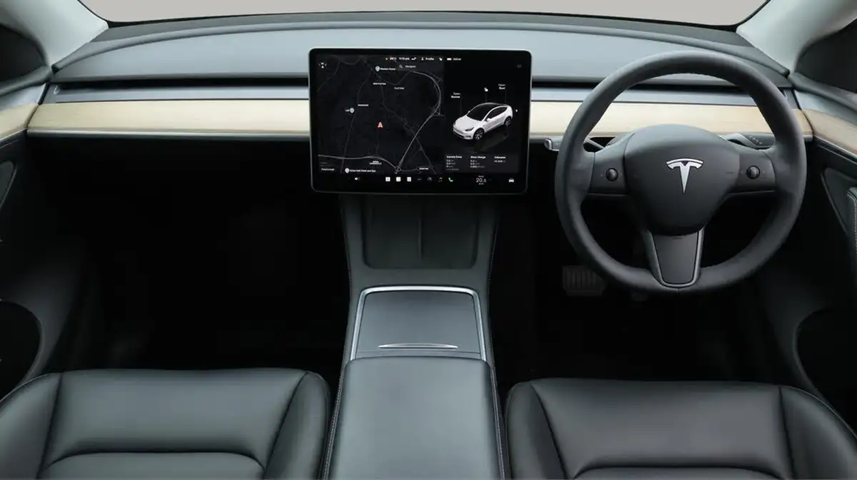 2023-tesla-model-y-e-long-range-big-13