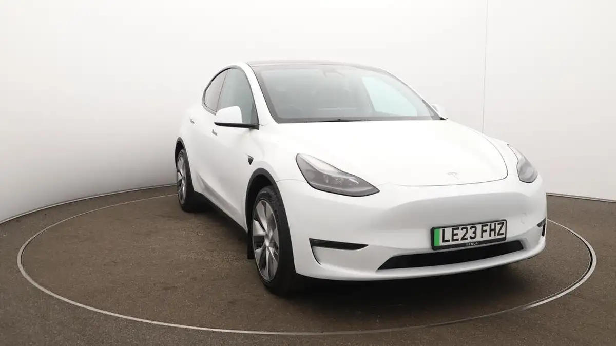 2023-tesla-model-y-e-long-range-big-41