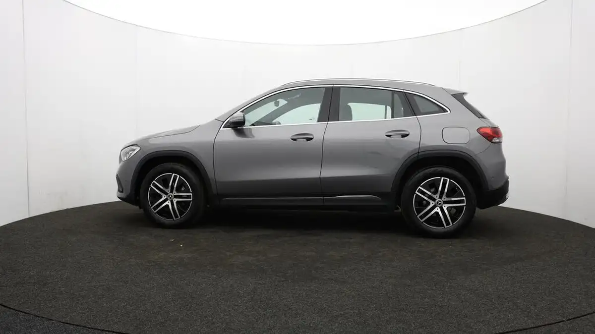 2022-mercedes-benz-gla-class-13-gla-200-sport-executive-big-72