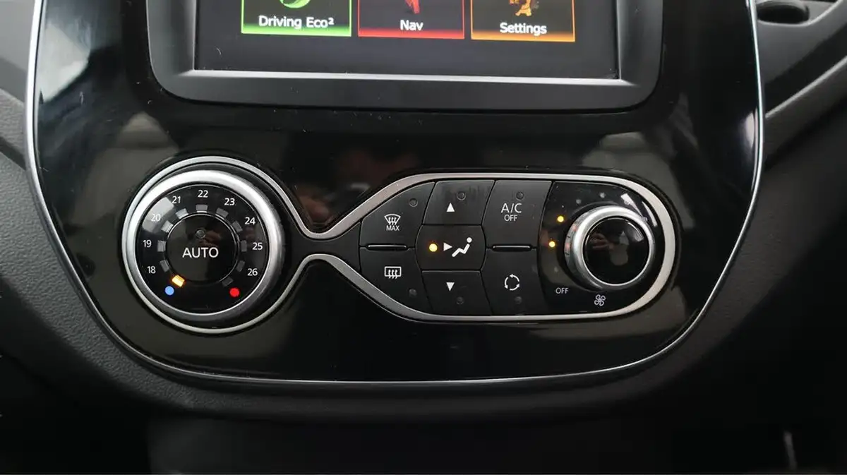 2019-renault-captur-13-tce-iconic-150bhp-ss-edc-auto-big-12