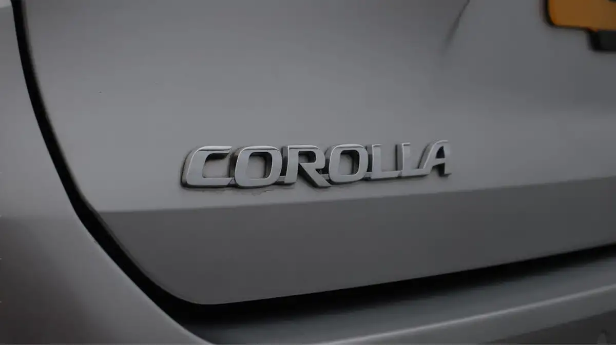 2021-toyota-corolla-18-vvt-i-icon-tech-spare-wheel-touring-sports-5d-big-21