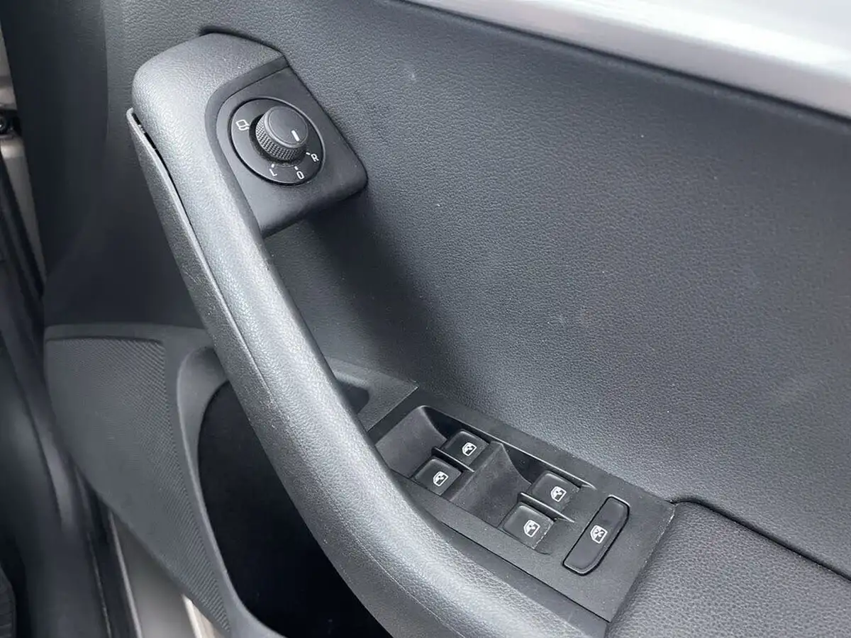 2015-skoda-octavia-20tdi-se-l-estate-big-49