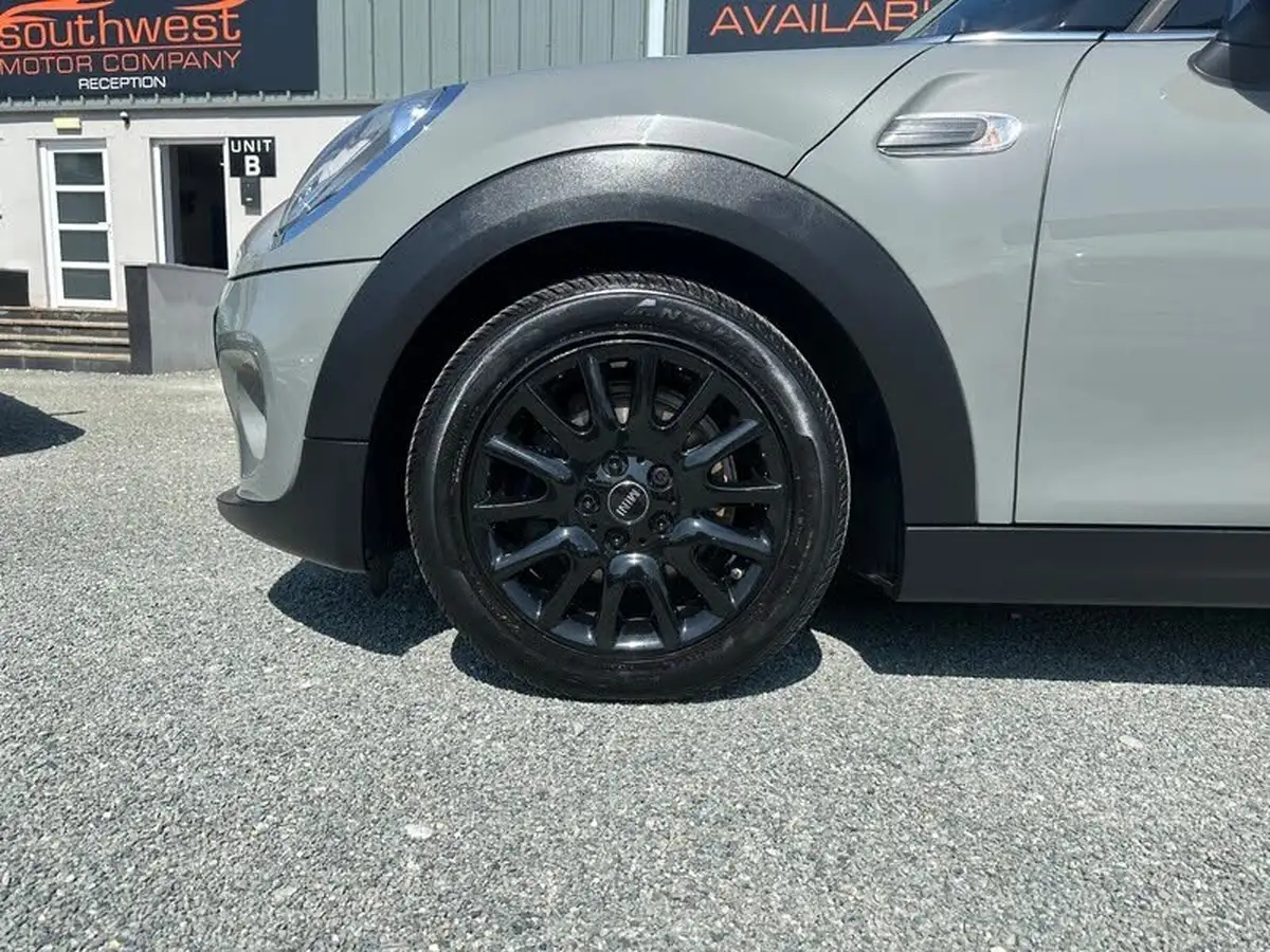 2015-mini-cooper-15-cooper-5d-big-56