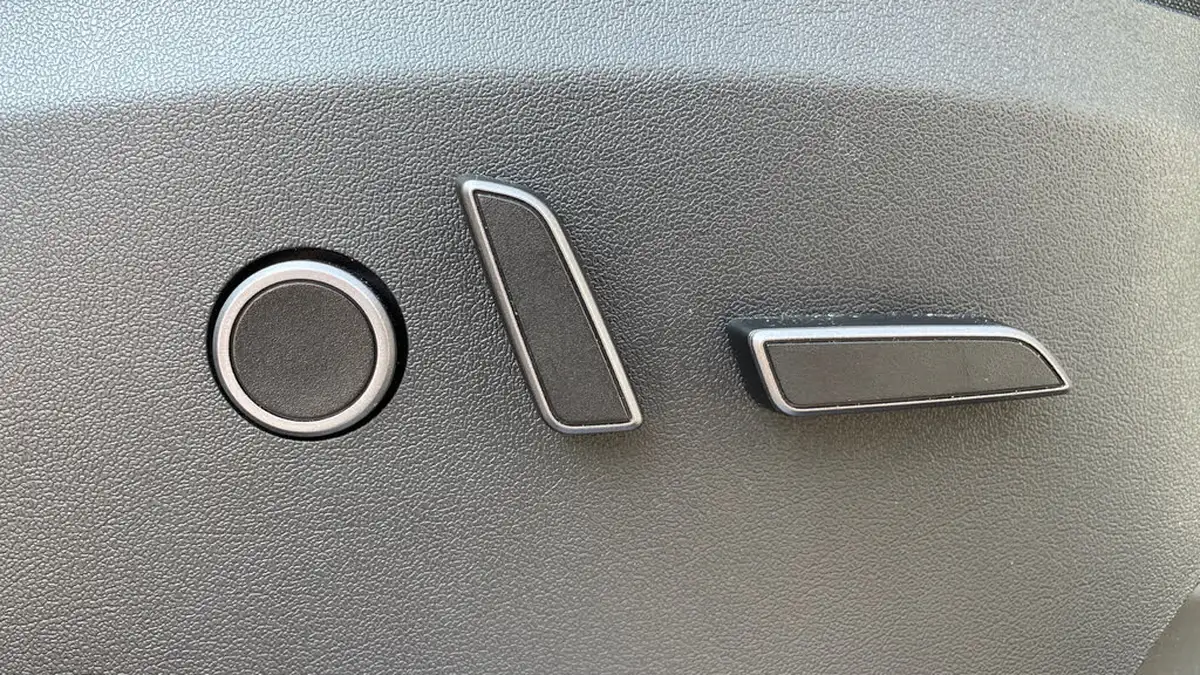 2024-tesla-model-y-e-rwd-big-23