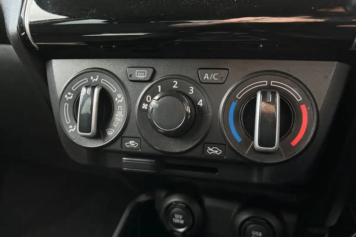 2023-suzuki-swift-12-dualjet-sz-l-big-28