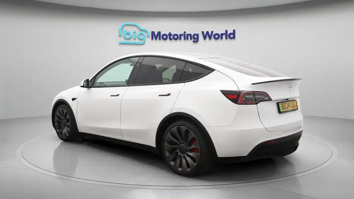 2024-tesla-model-y-e-performance-big-5