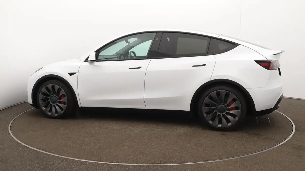 2024-tesla-model-y-e-performance-big-57