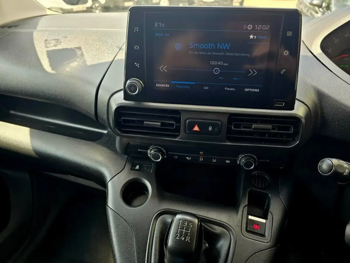 2019-peugeot-partner-15-bluehdi-1000-professional-100ps-eu6dt-panel-big-18