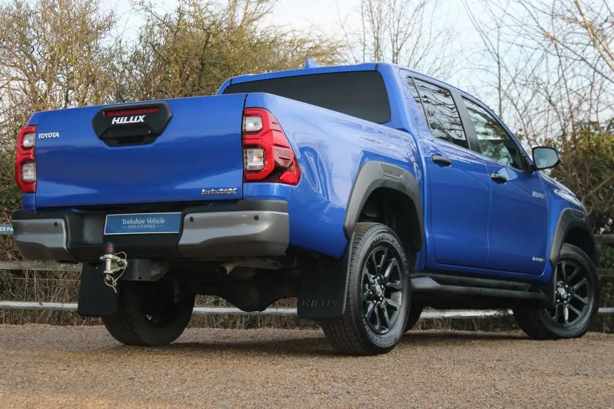 2023-toyota-hi-lux-28d-4d-invincible-x-2754cc-auto-big-16
