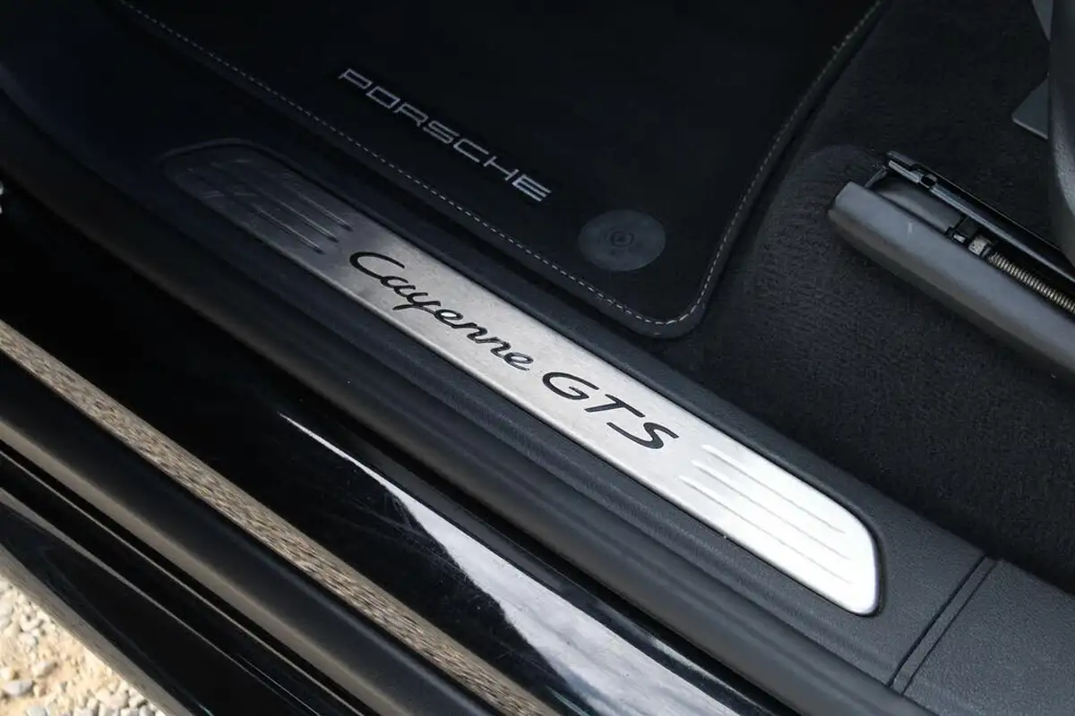 2015-porsche-cayenne-36-gts-big-34