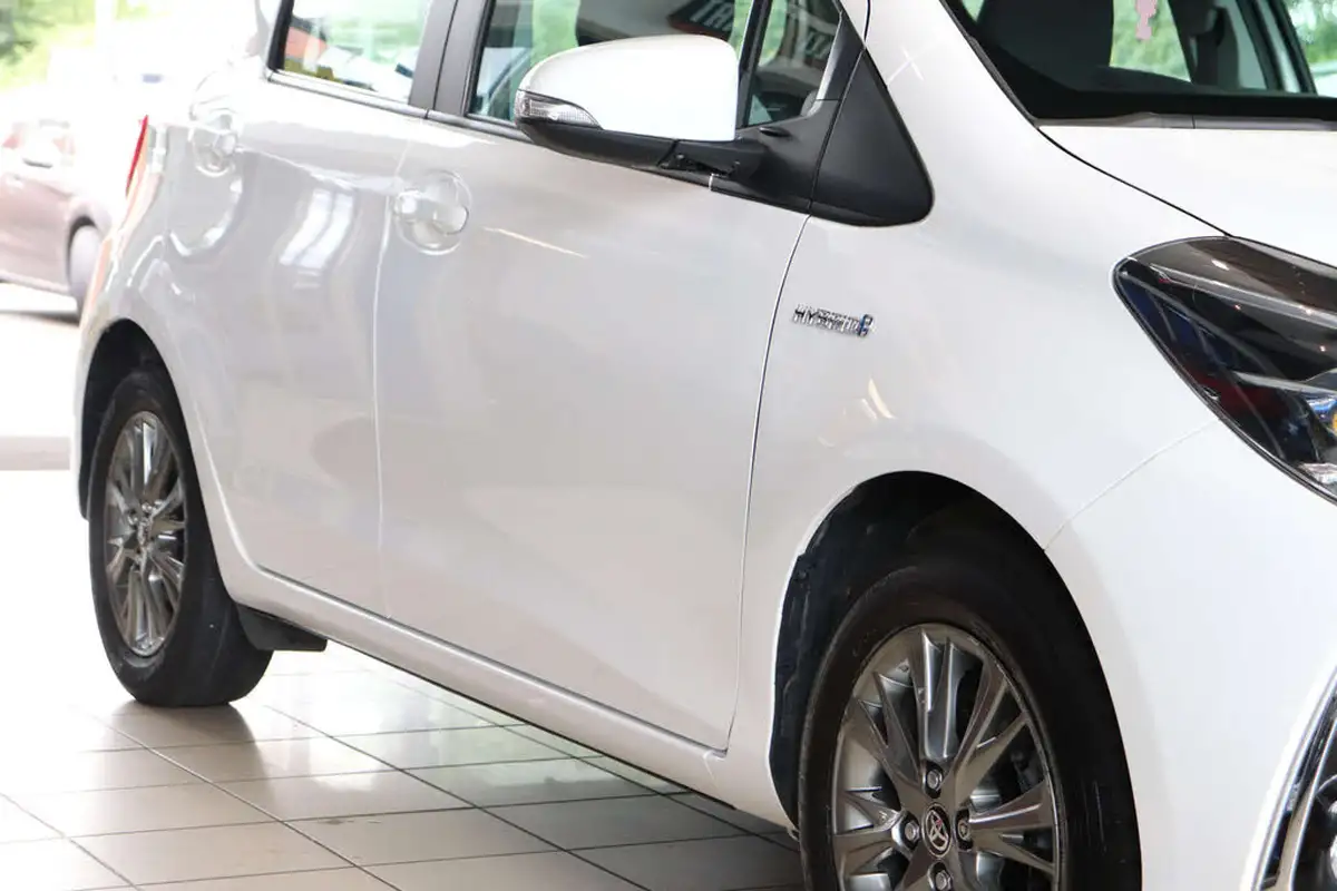 2020-toyota-yaris-15-vvt-i-icon-98bhp-hybrid-1497cc-e-cvt-big-64