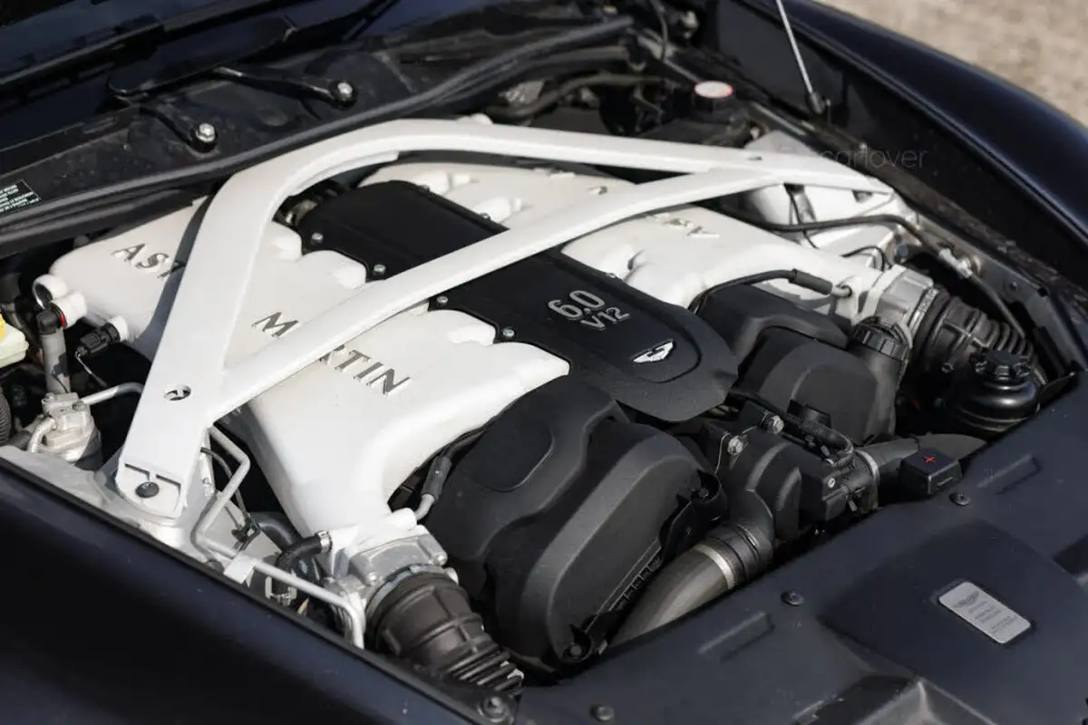 2013-aston-martin-vanquish-59-big-39
