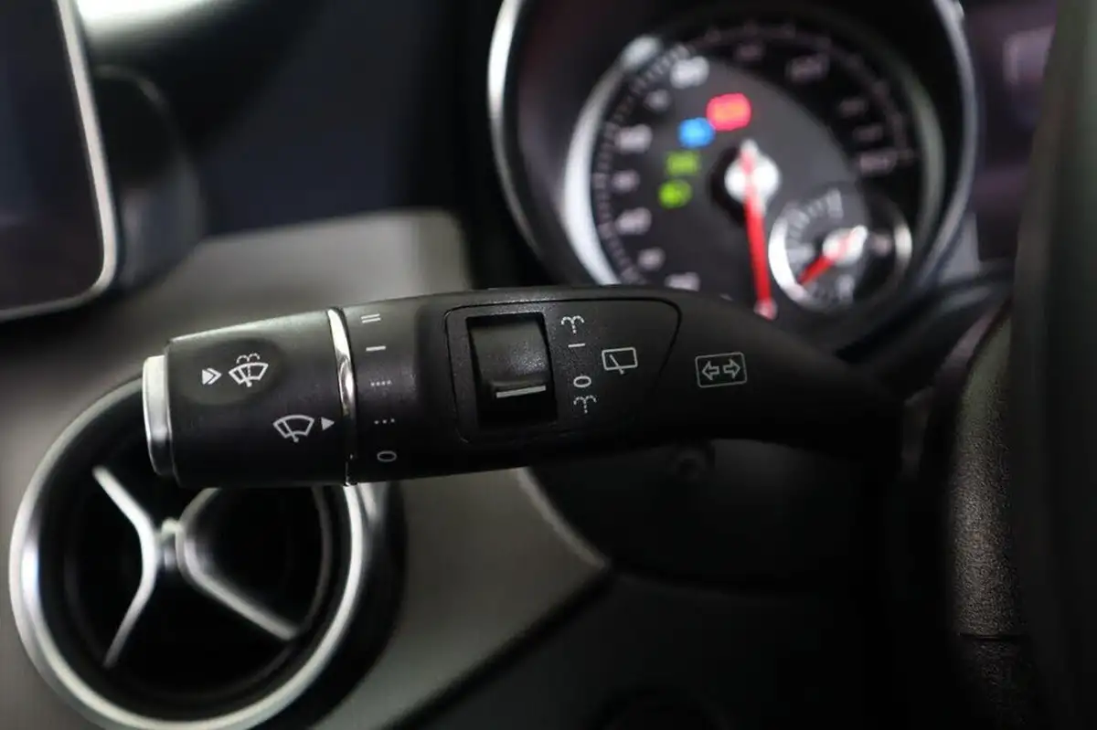 2019-mercedes-benz-gla-class-16-gla-180-urban-edition-ss-7g-dct-big-19