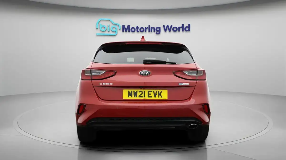 2021-kia-ceed-16crdi-3-48v-mhev-hatchback-big-6
