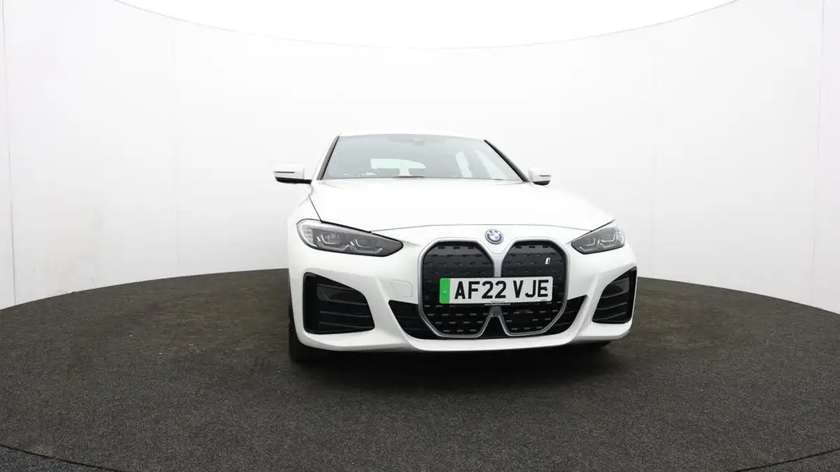 2022-bmw-i4-e-edrive40-m-sport-big-47
