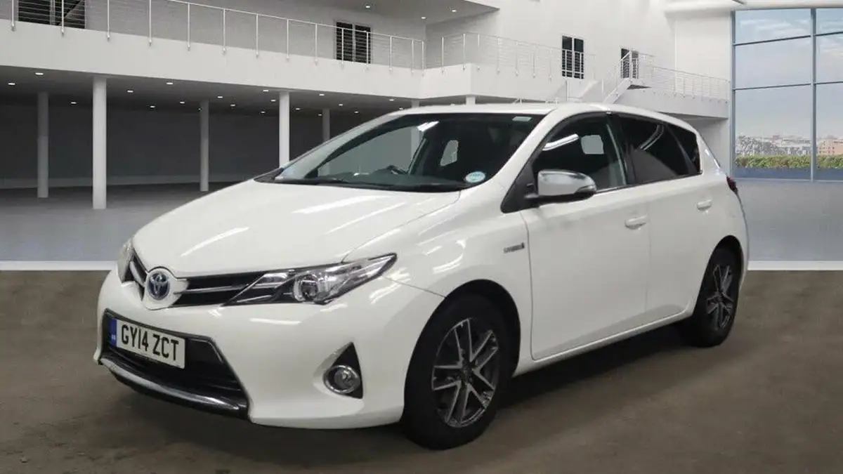 2014-toyota-auris-18-vvt-i-hsd-icon-plus-hatchback-big-5