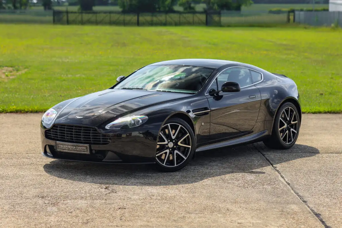 2013-aston-martin-vantage-47-coupe-big-2