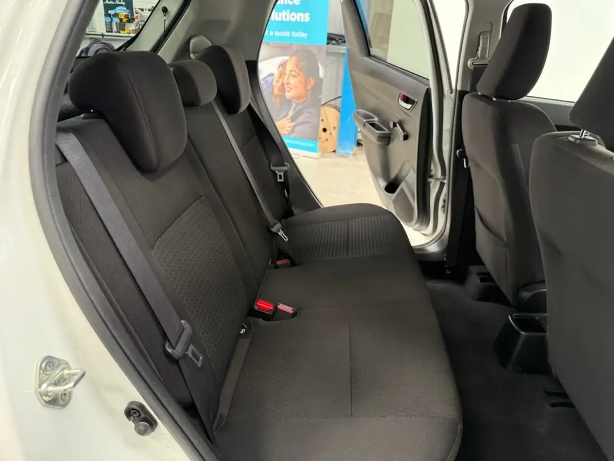 2018-suzuki-swift-10-boosterjet-sz-t-111ps-big-26