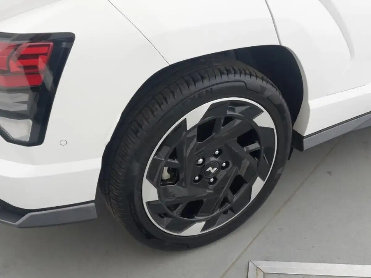 2024-hyundai-kona-e-n-line-s-big-12