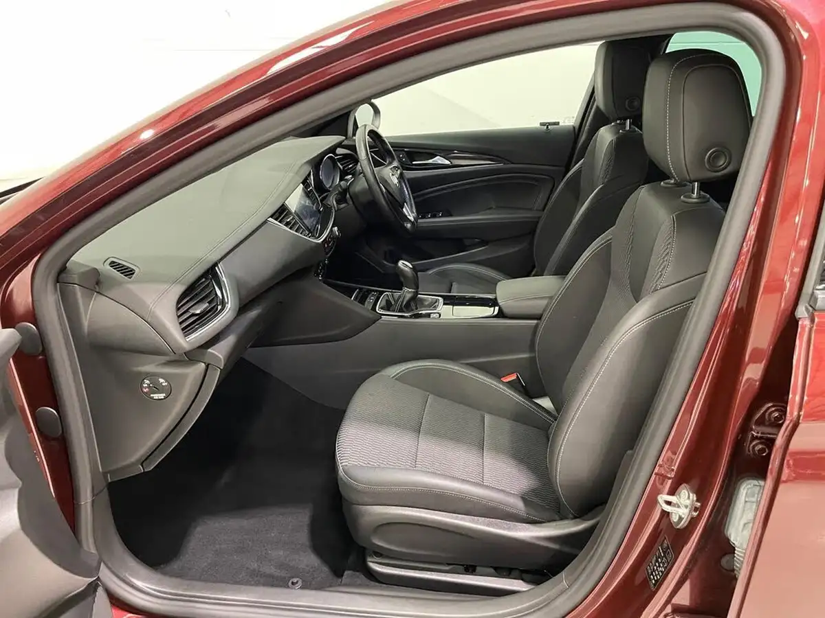 2018-vauxhall-insignia-grand-sport-20td-sri-vx-line-nav-big-24