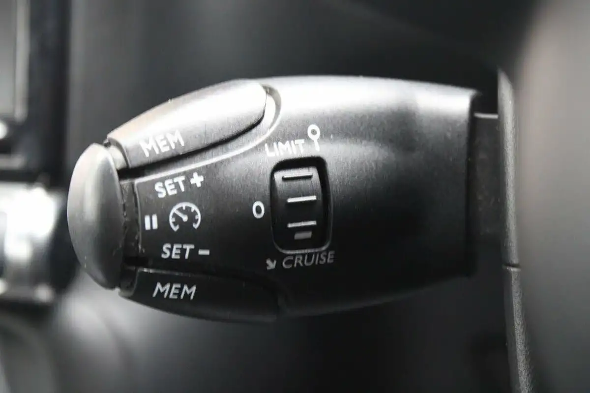 2018-citroen-c3-12-puretech-feel-82ps-big-19