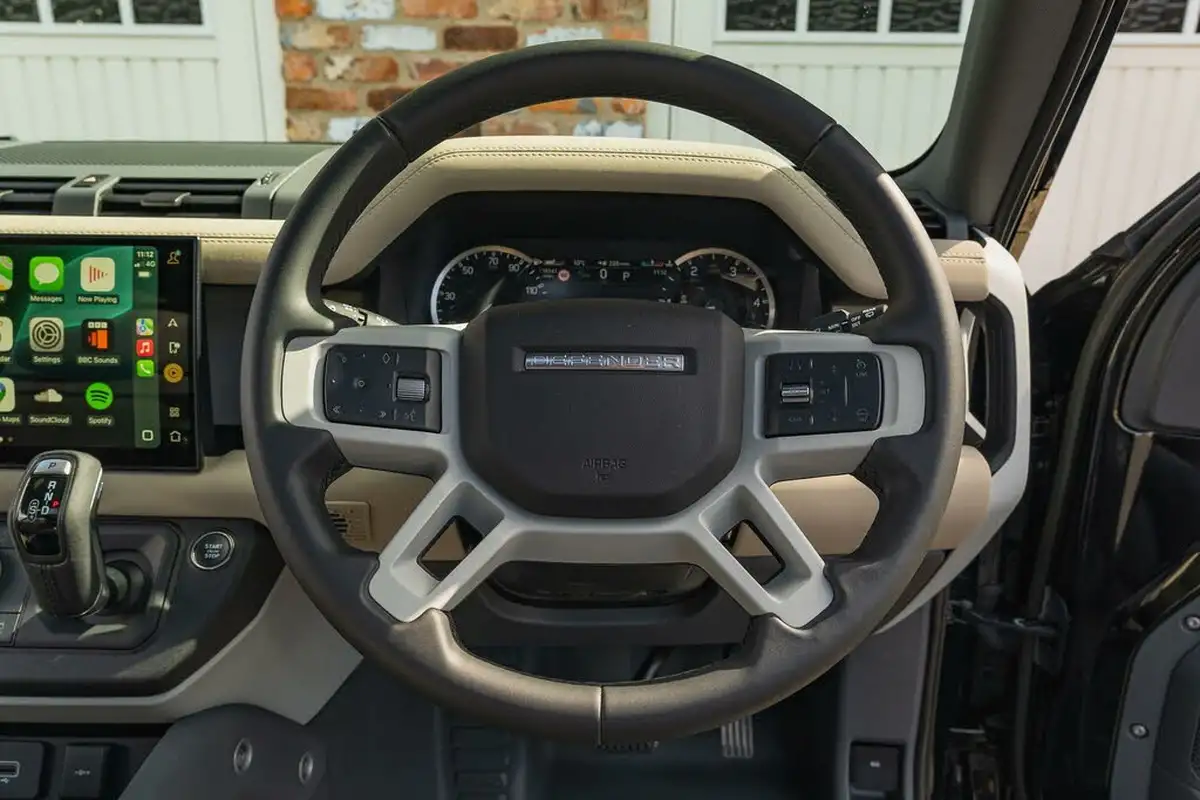 2023-land-rover-90-defender-big-42